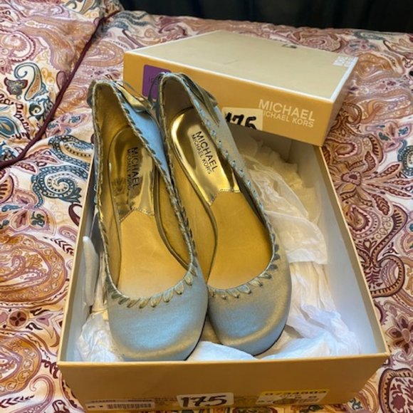 Glam Silver Satin Michal Kor Pumps - Picture 8 of 8